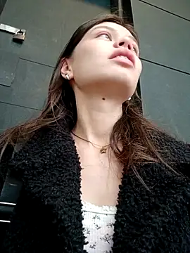 _Isabella-7 即時 XXX 聊天