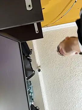 XXX chat uživo modela AdrianRinaldi