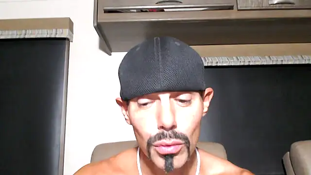 ThickD2C: διαδικτυακό σόου στην κάμερα