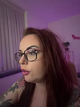 Miss_Lucifer6: διαδικτυακό σόου στην κάμερα