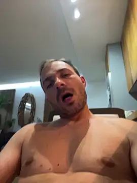 Adventurehotman Chat XXX live