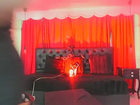 Lilith_madame_satan 在線  直播表演