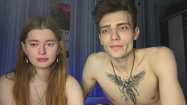 EmiliaCouple Show in webcam