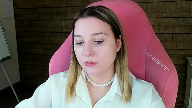 TinnaBurton live XXX chat