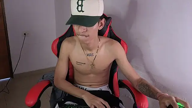 sung_yol: διαδικτυακό σόου στην κάμερα