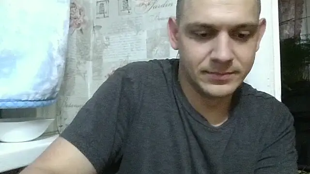 Show modela Mark1404 na web-kameri