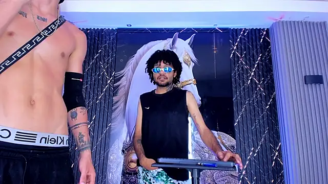 Josh_Hot_Sex: διαδικτυακό σόου στην κάμερα