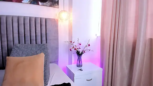 Zamira_Taylor élő XXX-chatje