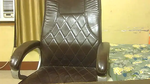 PUCHEJAAN élő XXX-chatje