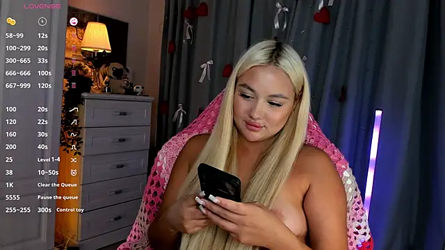 _Loneve__ élő XXX-chatje