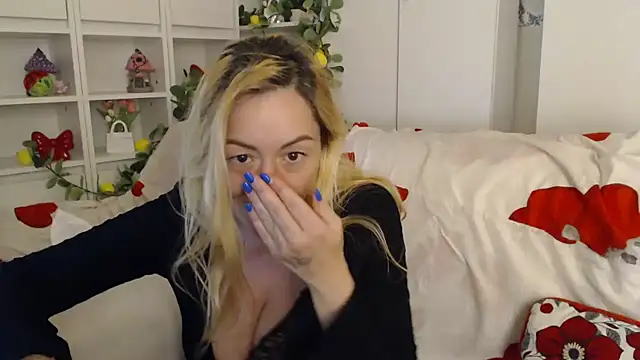 _karolynesyera_のライブXXXチャット