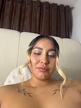 Chat XXX en directo de Elina_Hills