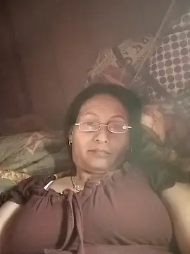 Chat +18 de Cucci07 ao vivo