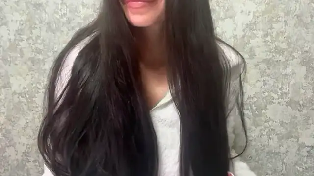 Angelinaa19 Adlı Modelin Canlı XXX Sohbeti