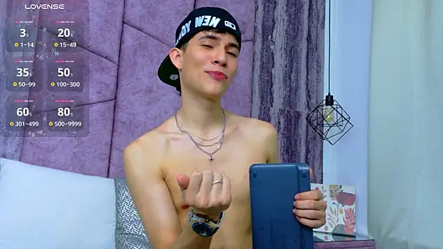 AronTawers' Live XXX Chat