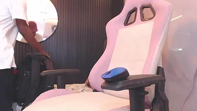 XXX chat uživo modela ManSant