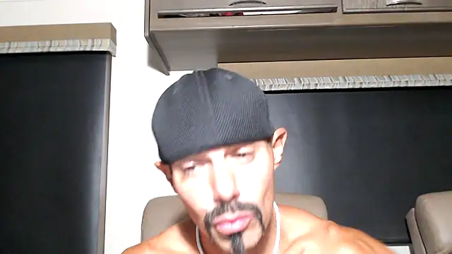 ThickD2C: вебкам-шоу