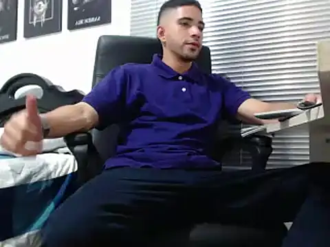 Kratoswolf live XXX chat