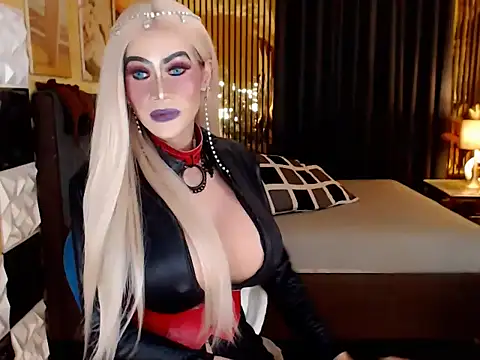 Chat +18 de MonstrousCockDiva ao vivo