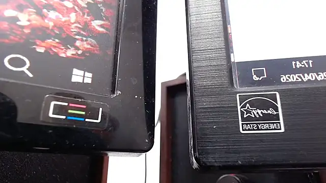 emiliaa_hot's Live XXX Chat