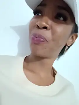 TinnaNoir's Live XXX Chat