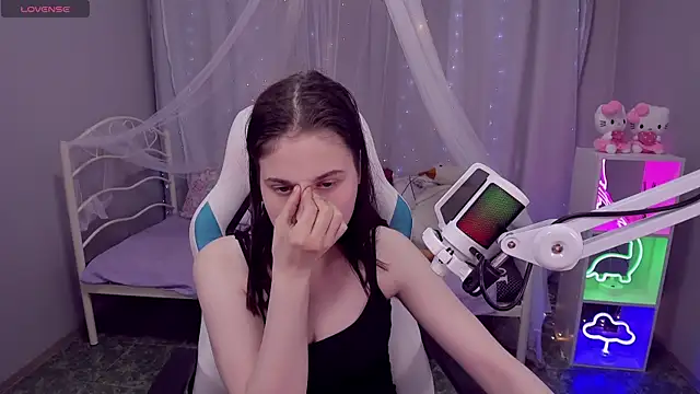 Chat XXX en directo de KiraDuvall