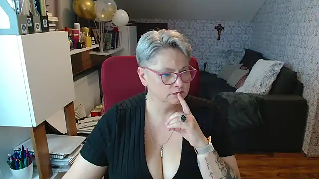 bigtits4you Adlı Modelin Canlı XXX Sohbeti