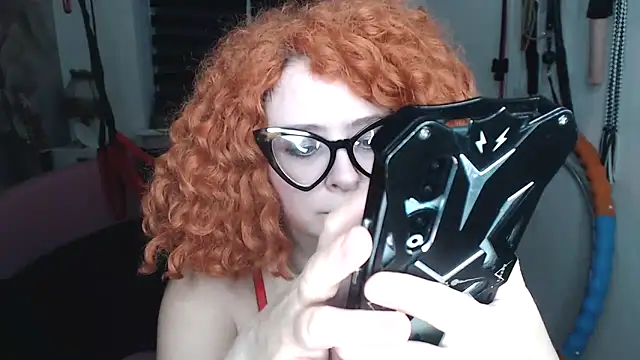 MISSwithDOLLS élő XXX-chatje