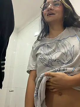 Cat2525 Adlı Modelin Canlı XXX Sohbeti