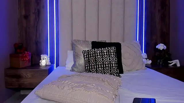 LucySalvatore_のライブXXXチャット