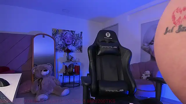 Show modela Marily_Daniela_ na web-kameri