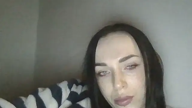 Trinsy_Love Chat XXX live