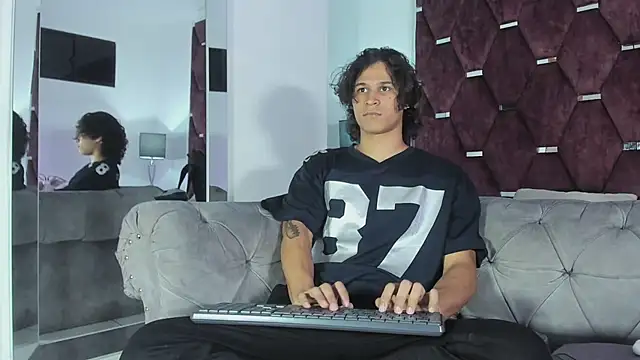 TonyBenedetti 在線直播表演