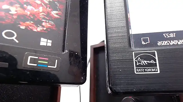 emiliaa_hot 라이브 XXX 채팅