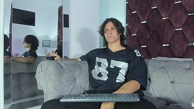 Онлайн чат XXX TonyBenedetti