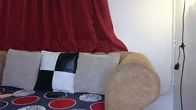 ahnaysexx Adlı Modelin Canlı XXX Sohbeti