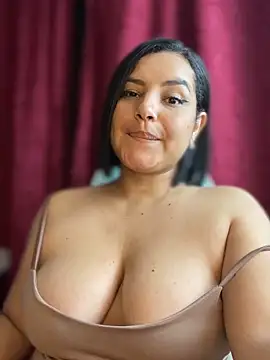 Kira33_'s Live XXX Chat