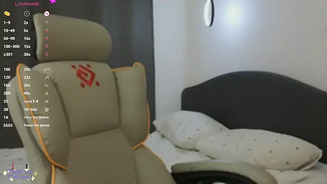 mowalova 即時 XXX 聊天