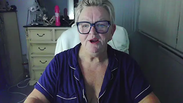 BridgetBlueEyes' Live XXX Chat