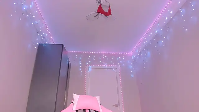 Czat XXX na żywo – Mikaella_Nicole