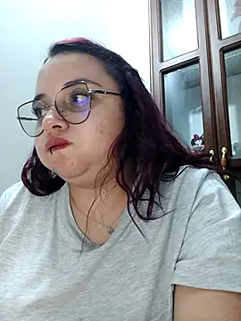Webkamerová show CURVY-HORNY