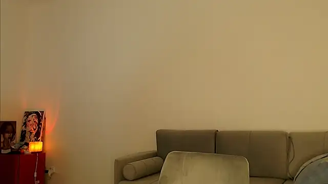 M1ssShyMira Chat XXX in diretta