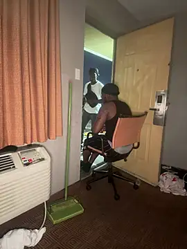 Stressreliever82 Show in webcam