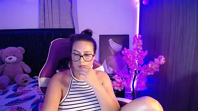 esmeraldaa230's Live XXX Chat