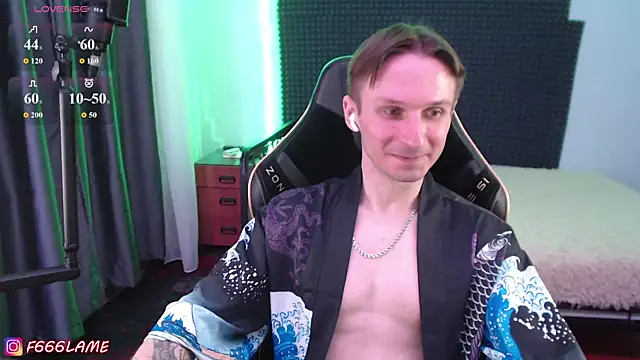 Show modela F666LAME na web-kameri