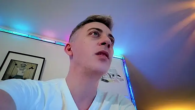 1Hugo1: онлайн-секс-чат