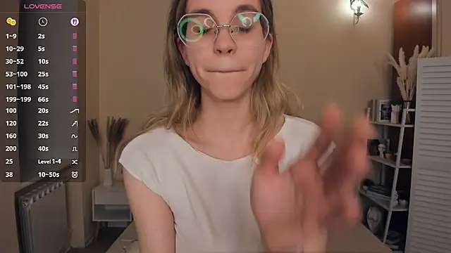 Pokazy przed kamerką – JoanBaggott