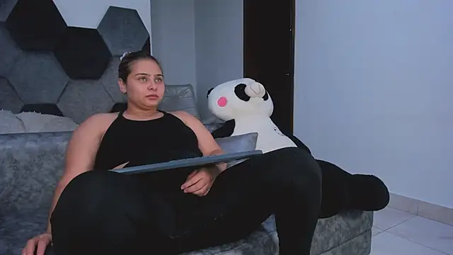 MikaelaStoneのライブXXXチャット