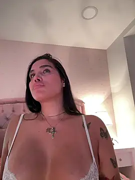 Show modela Bella__Wood na web-kameri