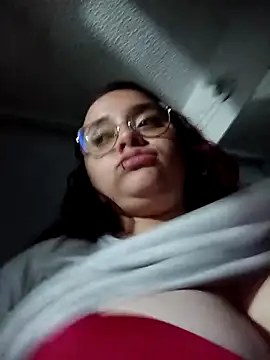 CURVY-HORNYn Webbikameraesitys